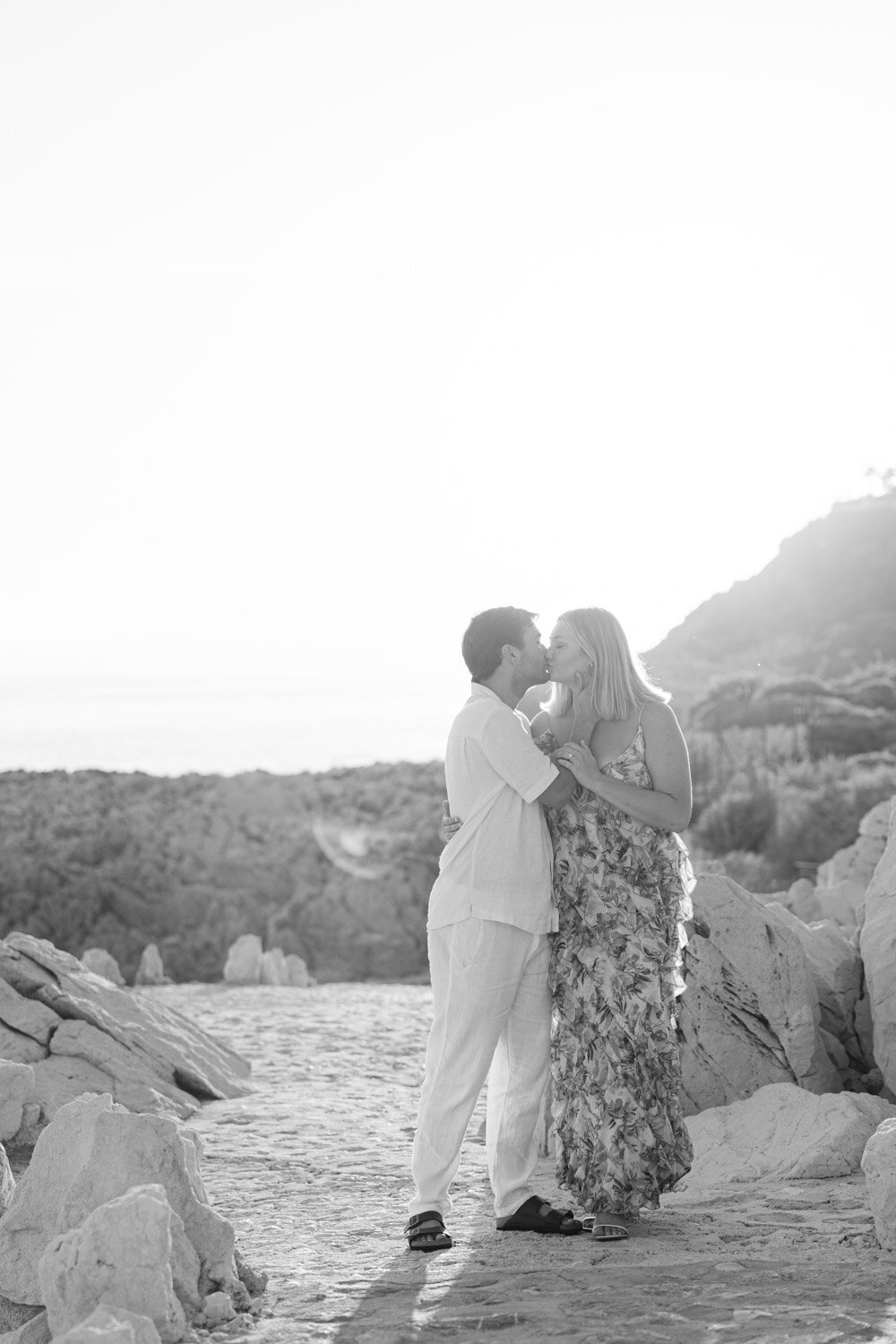 seance-photo-couple-plage-saint-jean-cap-ferrat-photographe-victoria-le-petit17