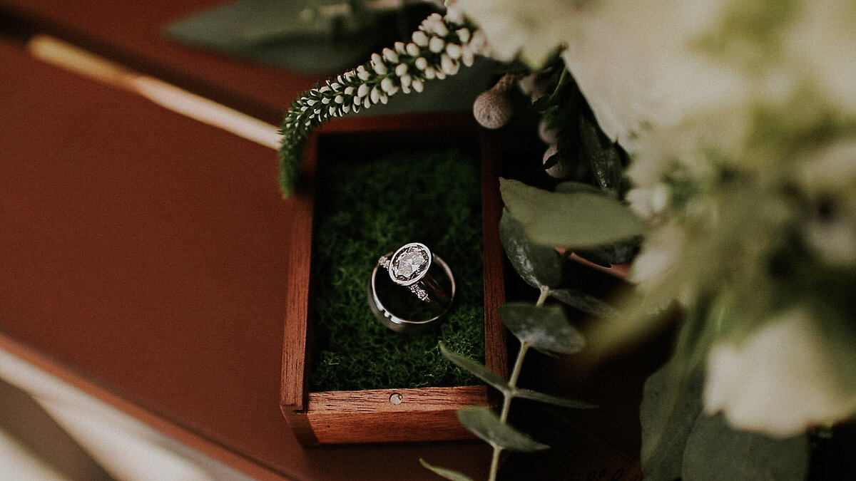 storyteller-collective-photo-co-diamond-ring-in-wood-box-bash-events-des-moines-iowa