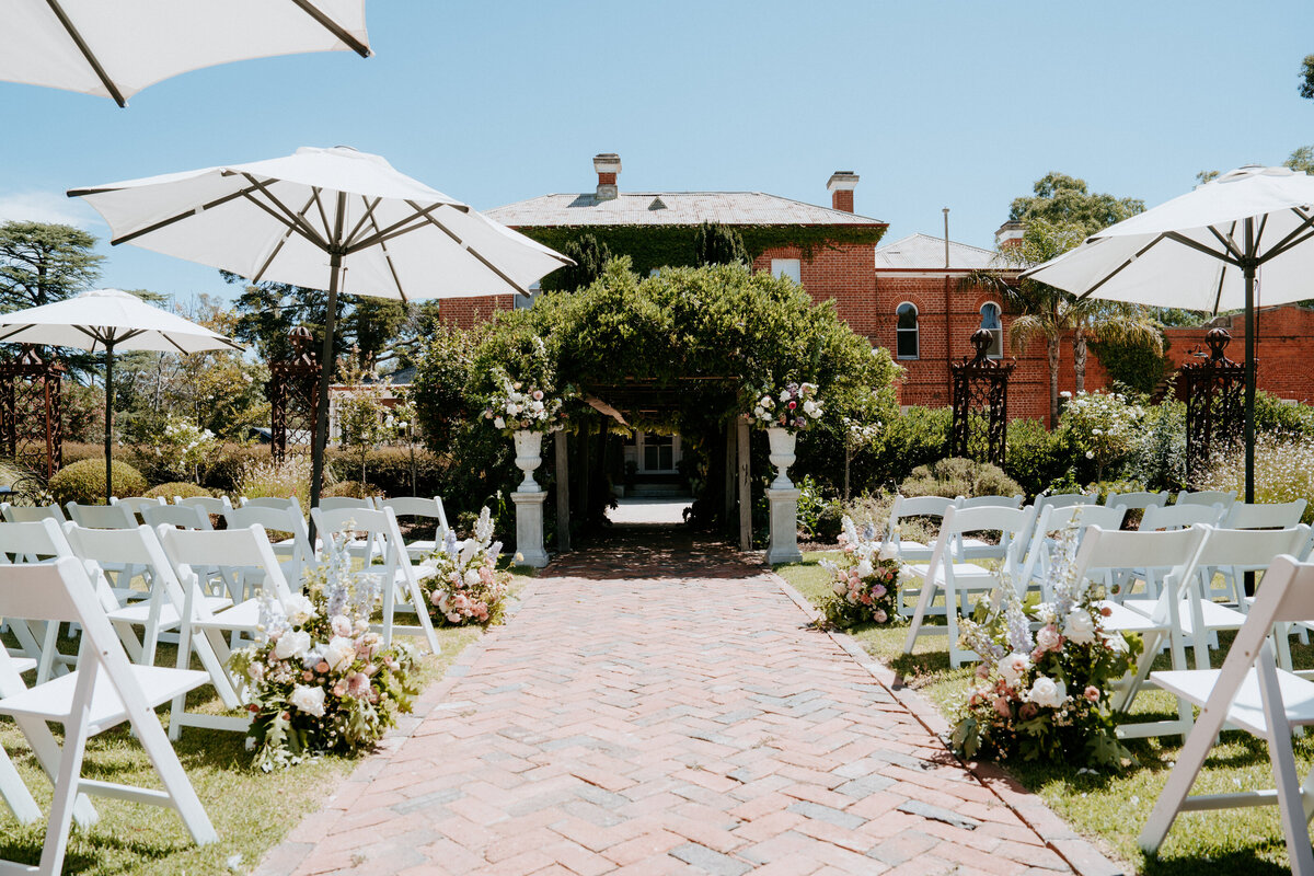 2024-02-17-Georgia + Daniel Rees Wedding Ravenswood Homestead Bendigo Daisy + Pine-293