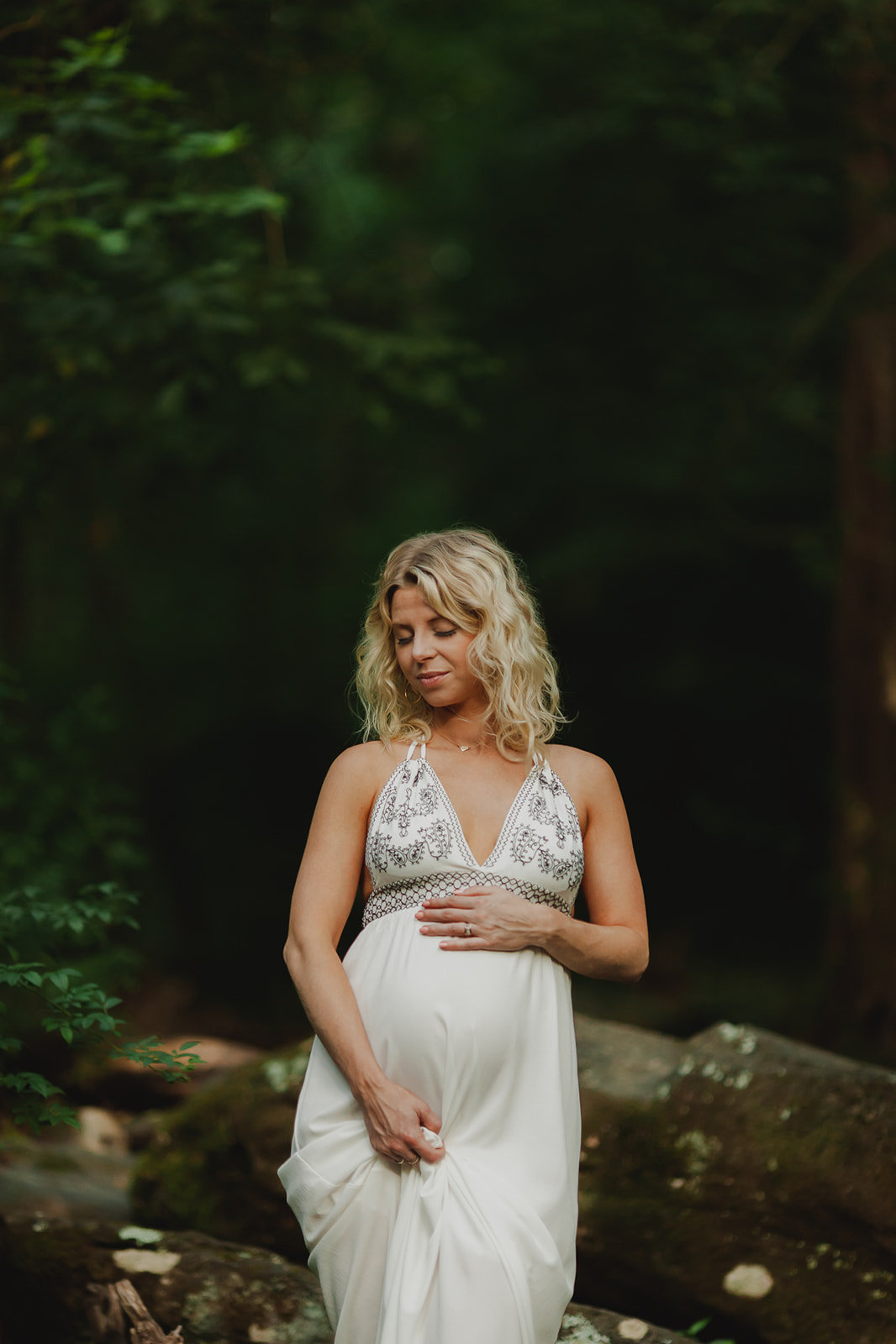 23_Maryland-Summer-Boho-White-Dress-Maternity-Couple-Woods