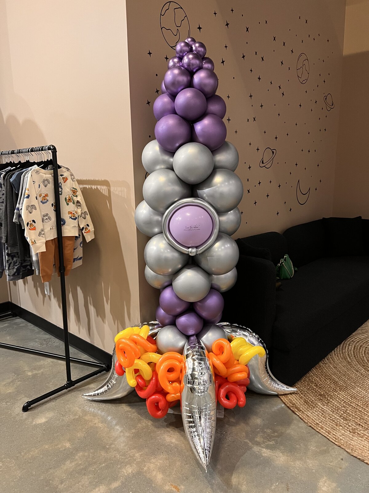rocket ship balloon sculpture