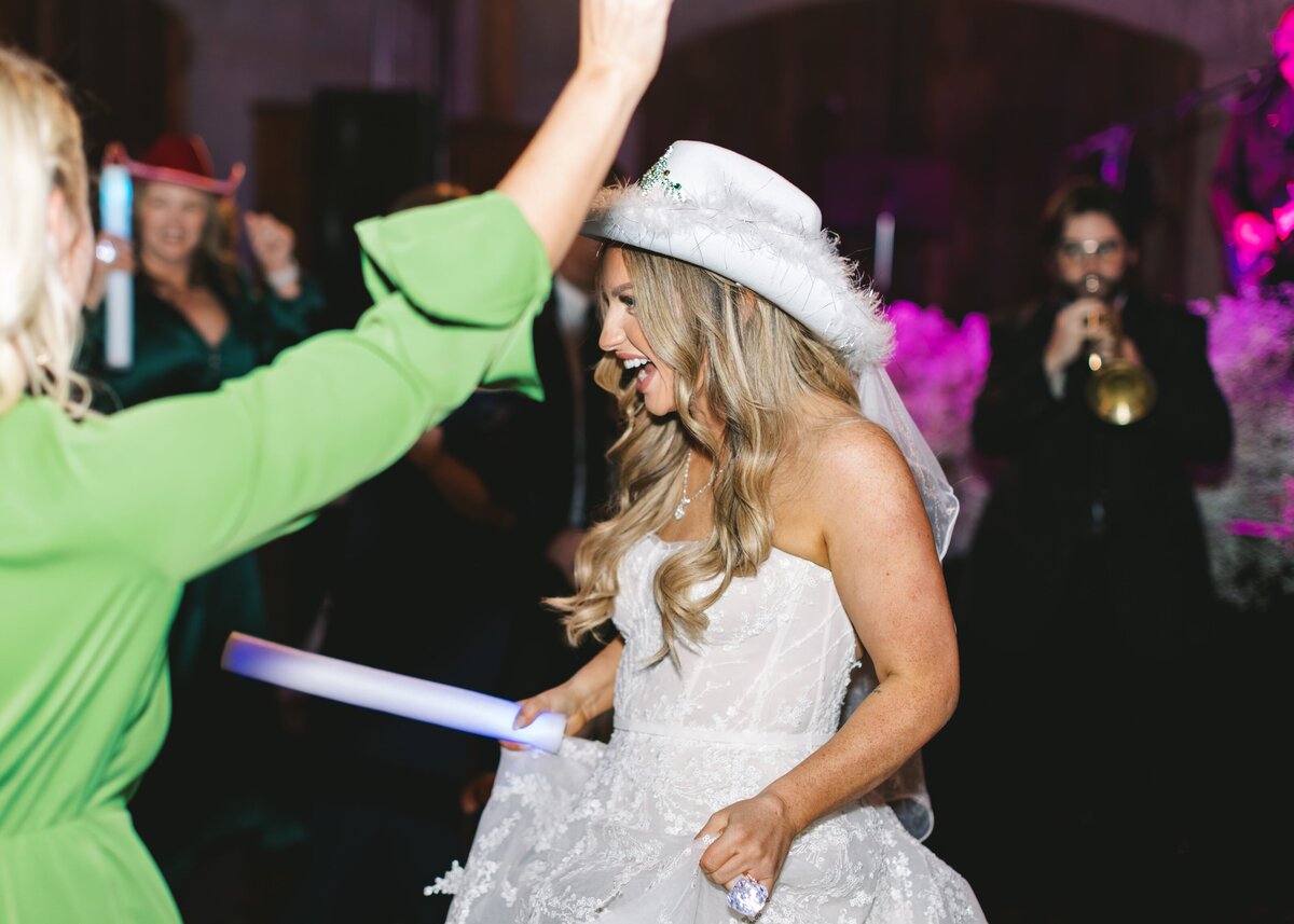 Lindsey-and-Justin-Wedding-Emily-Nicole-Photo-1091