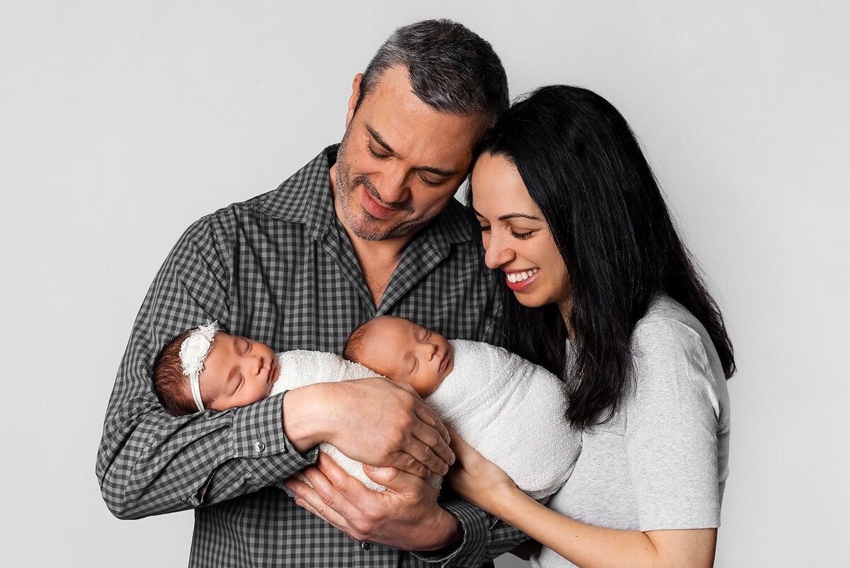 mobile-in-home-newborn-photography-vancouver-fraser-valley_family-mother-father-boy-girl-twins