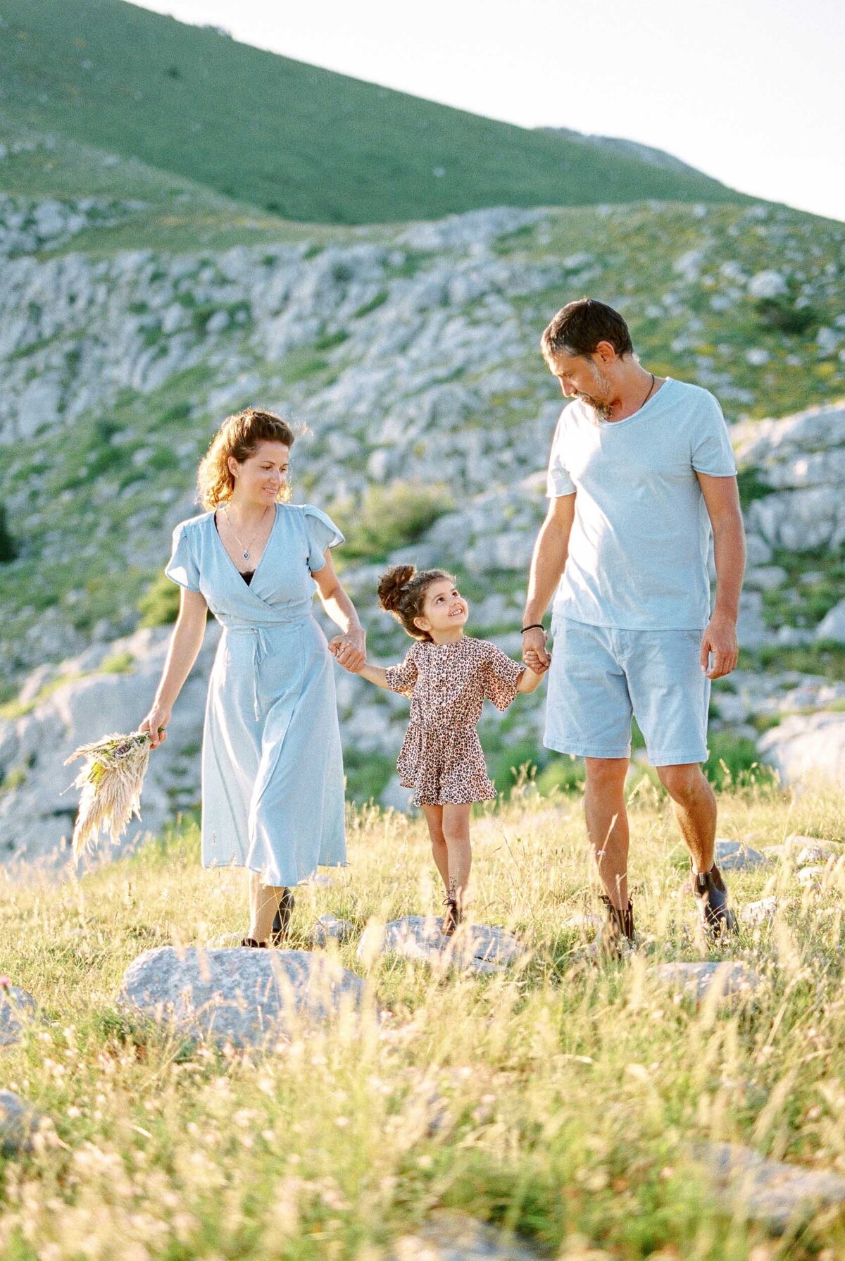 Family 2500px-1013