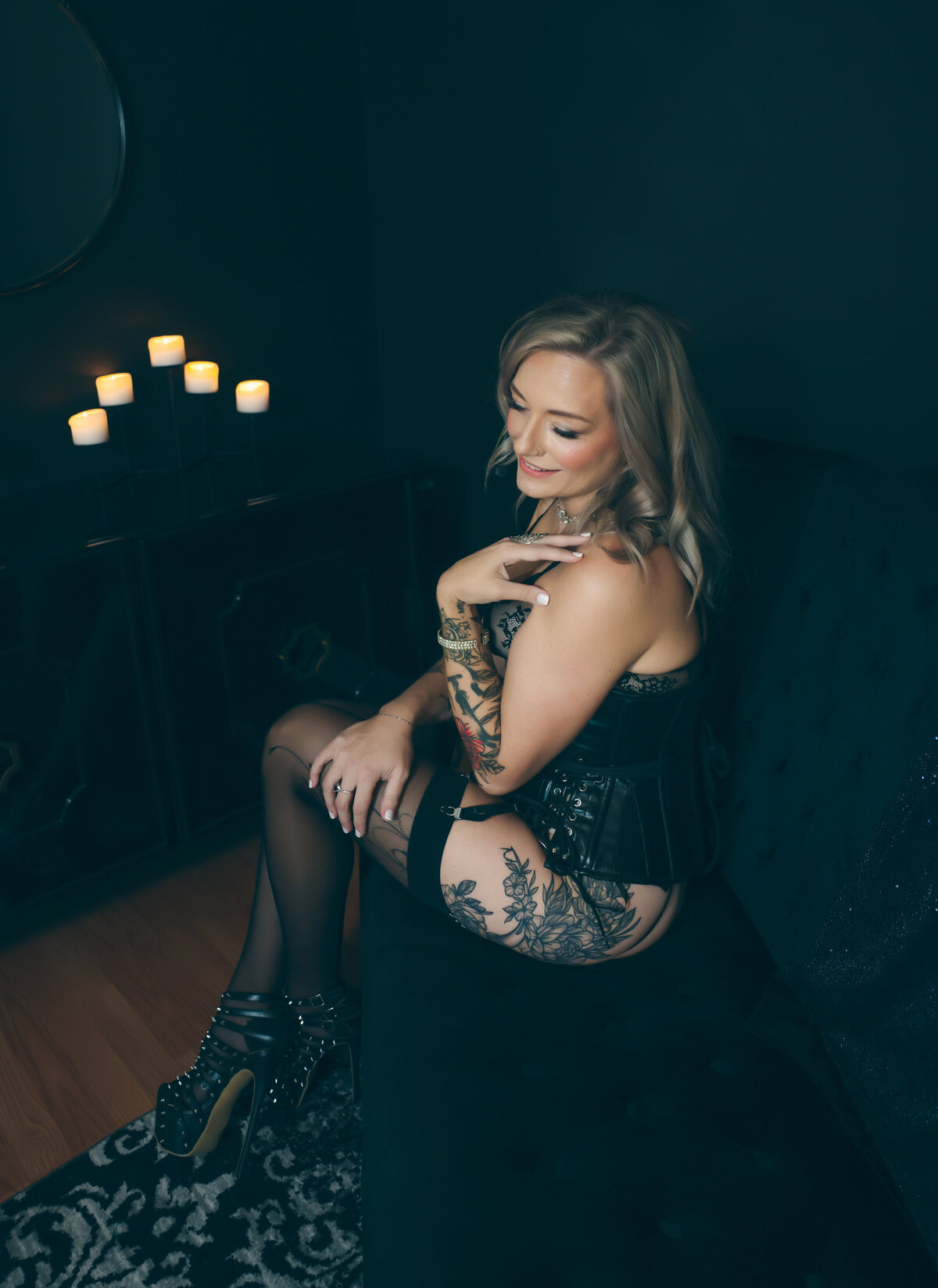 savannah-boudoir-black-room-coy-portrait-01