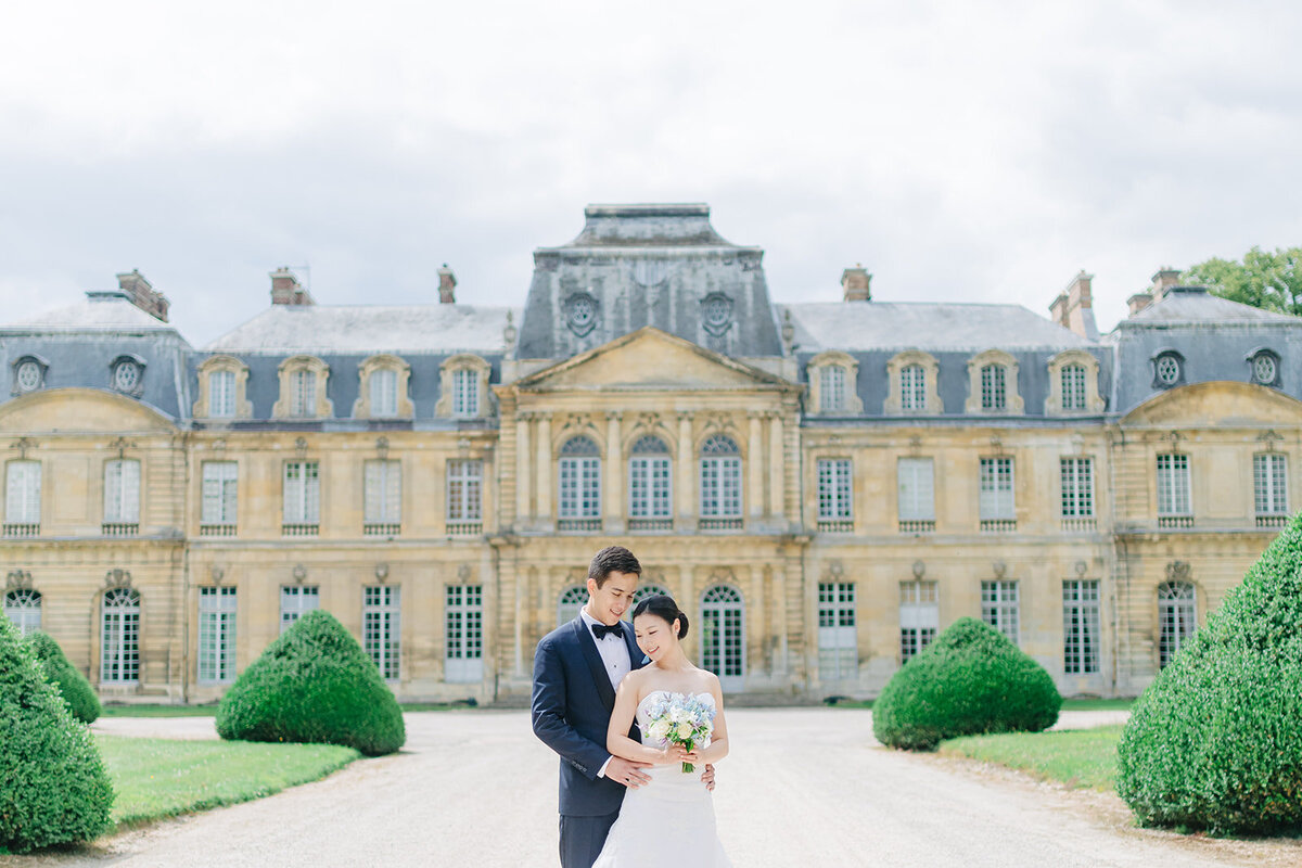 MorganeBallPhotography-Wedding-ZoeEdward-05-ChateauChamplatreux-LoveSession-39-0988