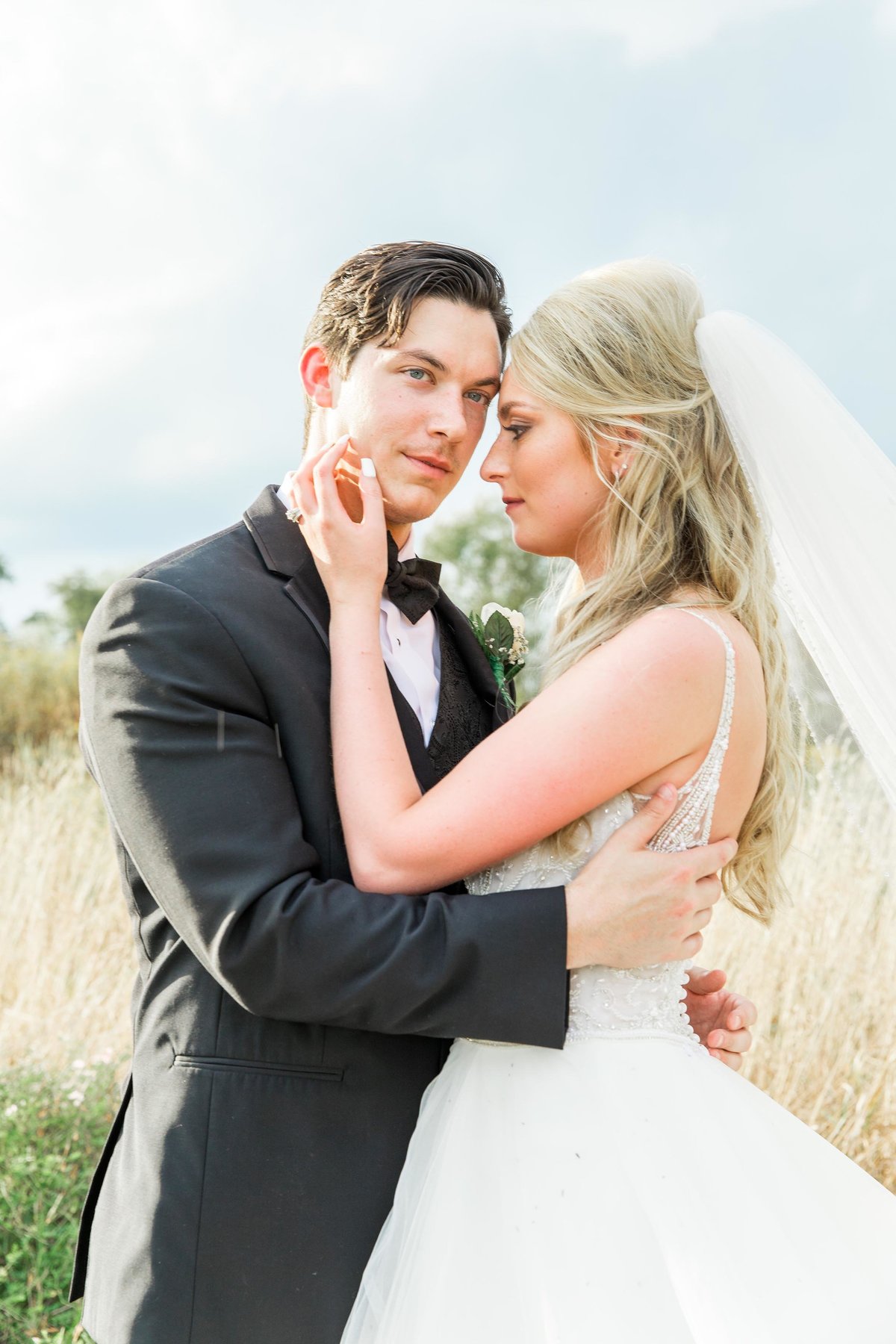 Hannah-Barlow-Photography-Ebberts-Farm-Wedding-Couple