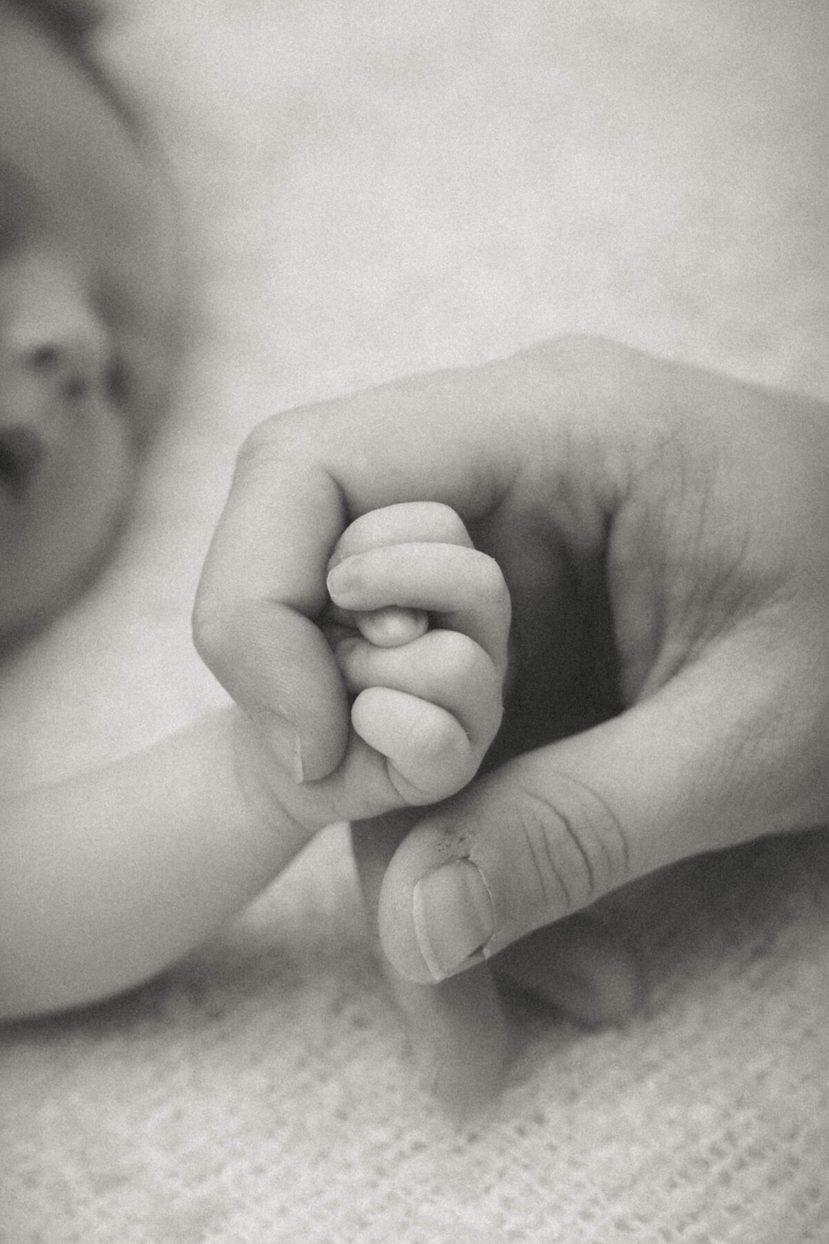 newborn fotograaf - gezinsfotograaf - zwangerschapsfotografie - videograaf - Sint-Niklaas - Pictures by Jess - Mama en baby shoot