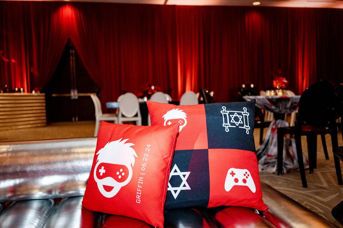 Griffin's Bar Mitzvah by Party Perfect GRIFFIN_GOLDEN_KATHY_THOMAS_PHOTOGRAPHY-70376