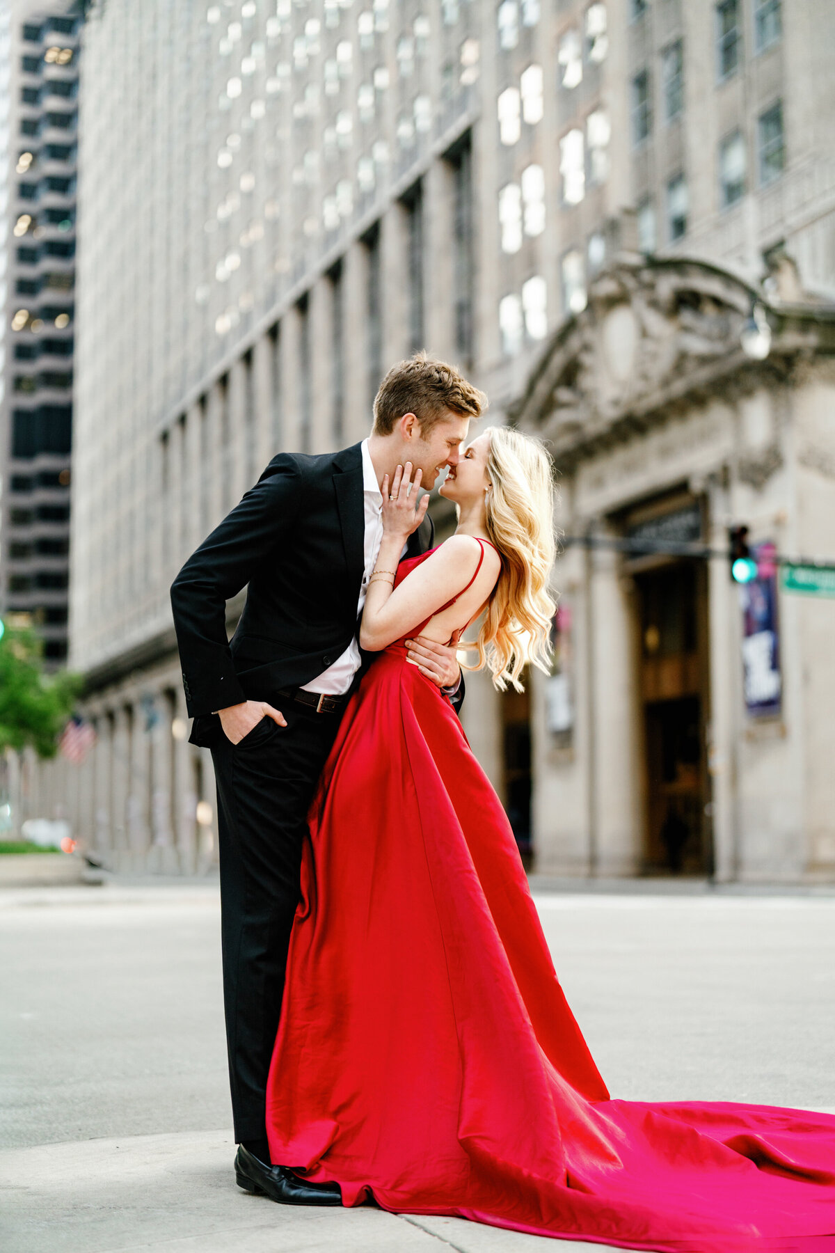 Aspen-Avenue-Chicago-Wedding-Photographer-Lyric-Opera-House-Elegant-Timeless-Classic-Luxury-Downtown-True-to-Color-Bold-Romantic-Chicago-Theater-Lurie-Garden-FAV-69