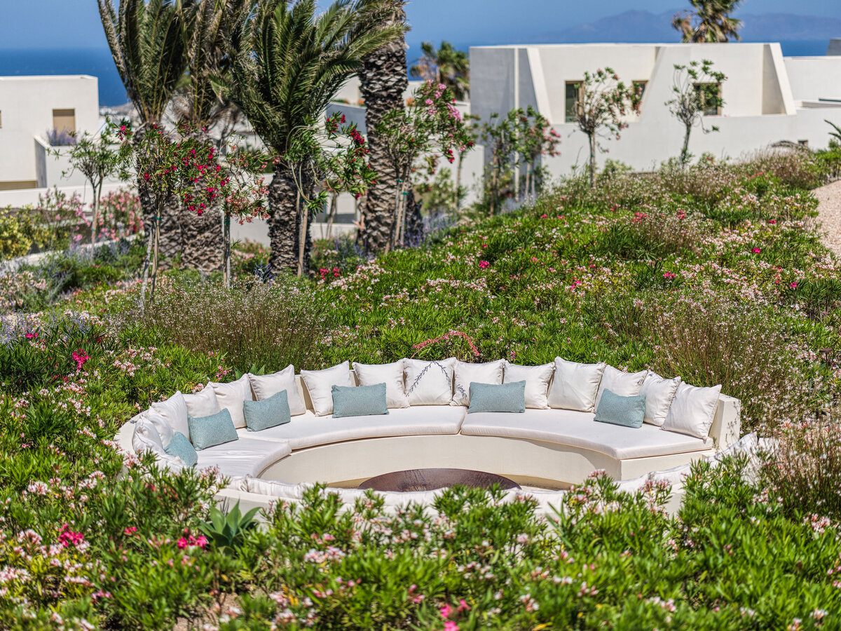 Waterstone - NOŪS Santorini - Santorini - Luxury Boutique Hotel - NOŪS Santorini-General Meditative Fire Pit