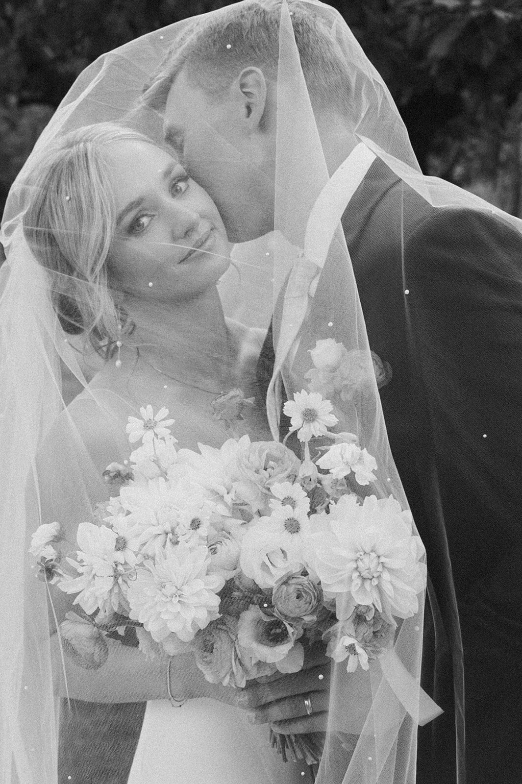 presley-gray-photo-whitefish-montana-luxury-wedding-4112-2