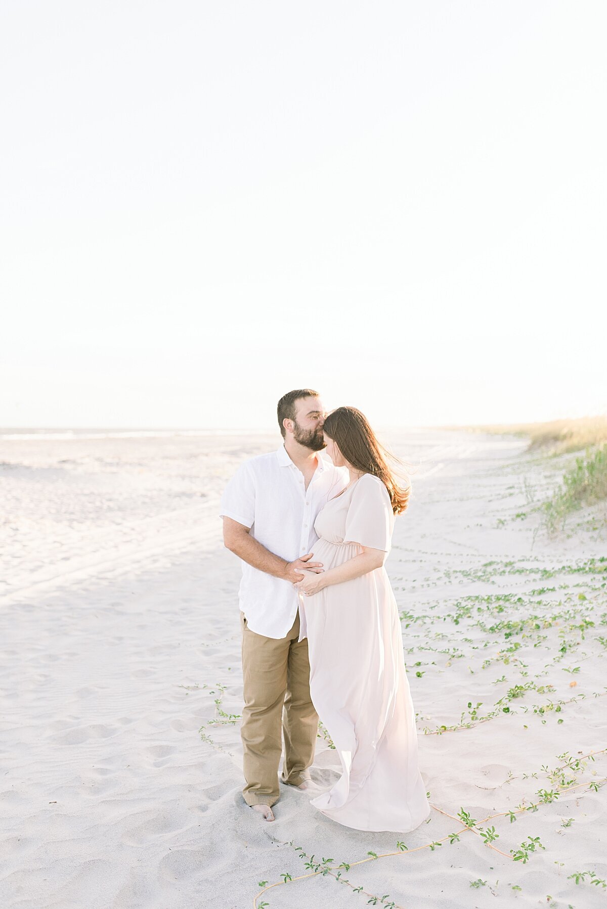 beach-maternity-session-Isle-of-Palms-caitlyn-motycka-photography_0007