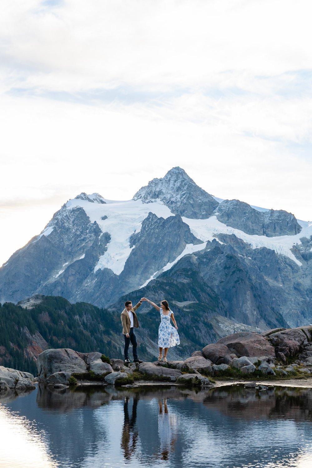 engaged couple adventurous mountain photo shoot at mount baker