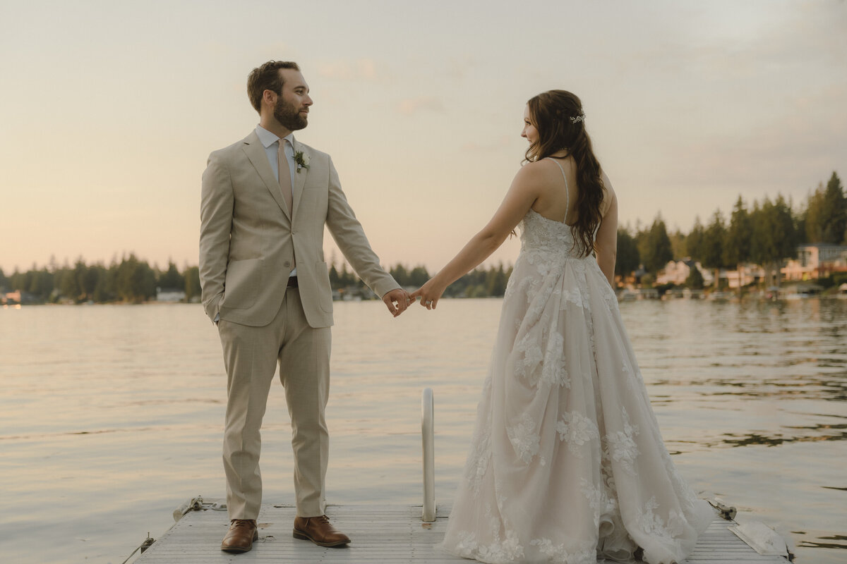 Stephanie-Chase-Wedding-at-the-Lake-Tapps-Bonney-Lake-Seattle-Amy-Law-Photography-127