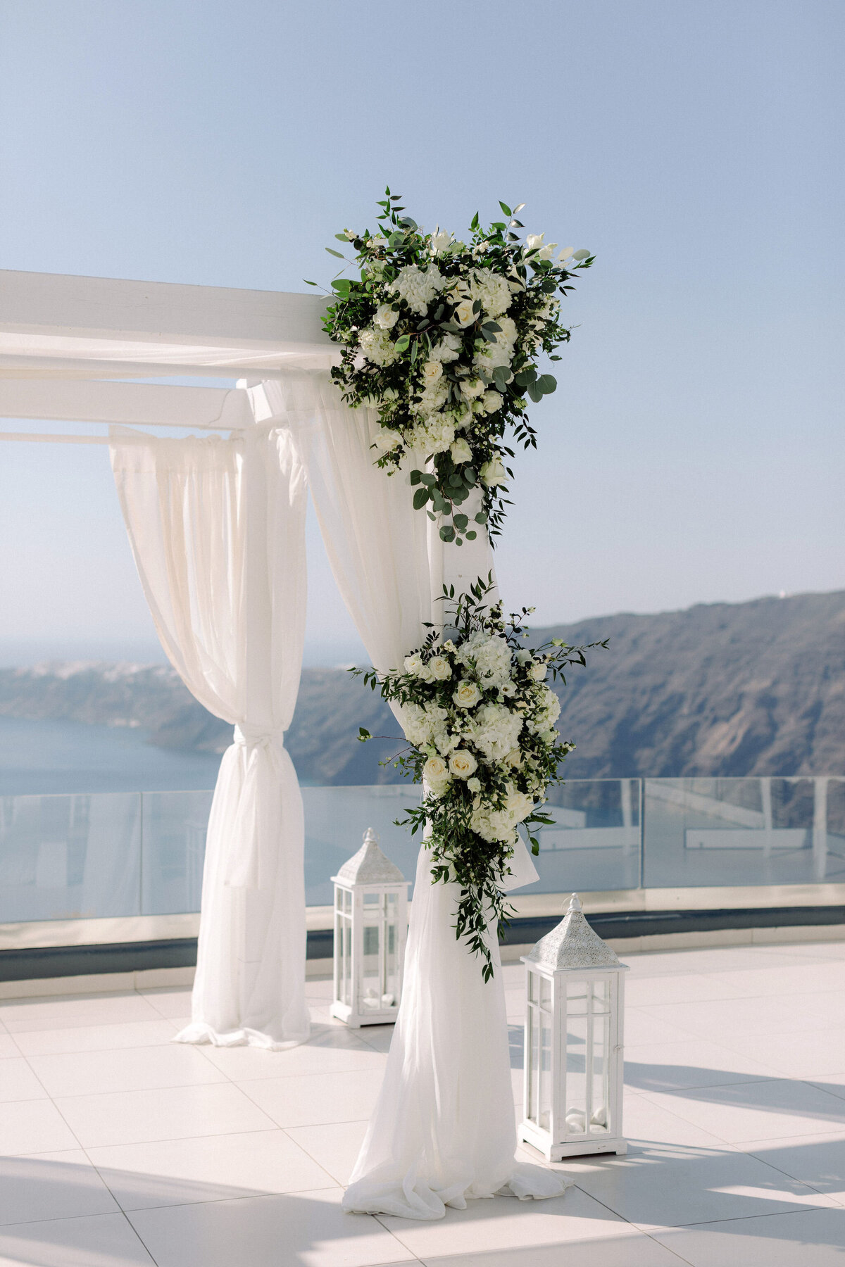 destination wedding santorini with baby blue details (22)