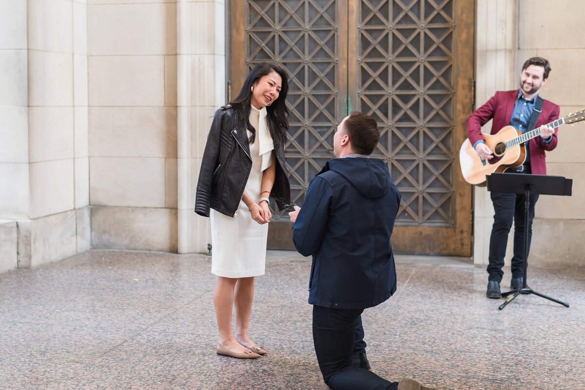 Surprise-Proposal-Photoshoot-at-War-Memorial-in-Downtown-Nashville+1