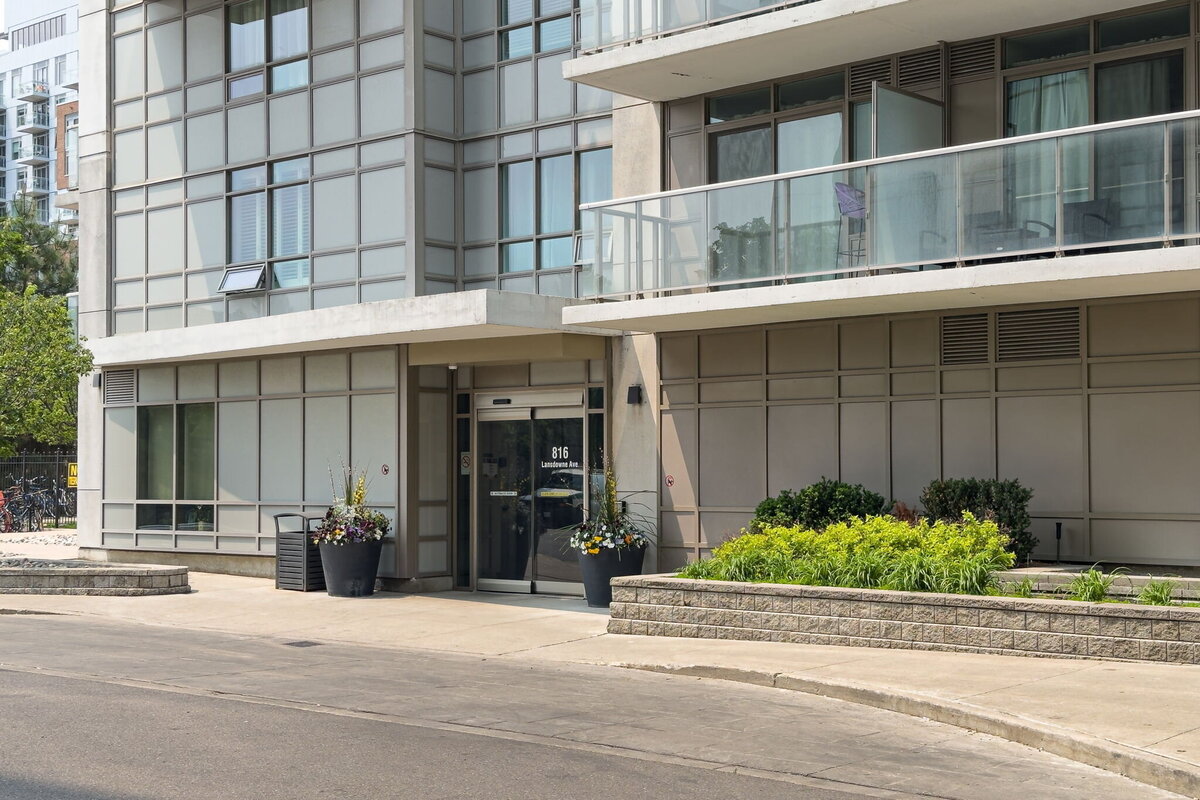 2-web-or-mls-1_002_Exterior Front
