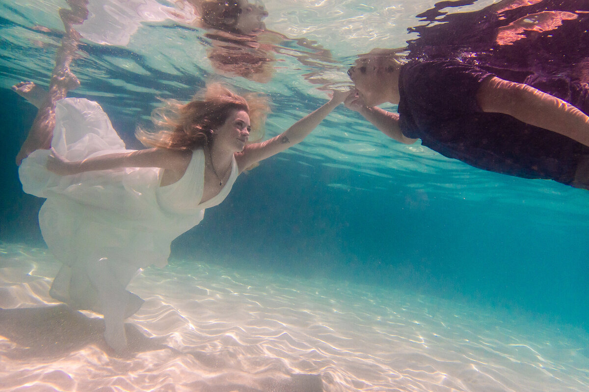Hawaii underwater wedding photos