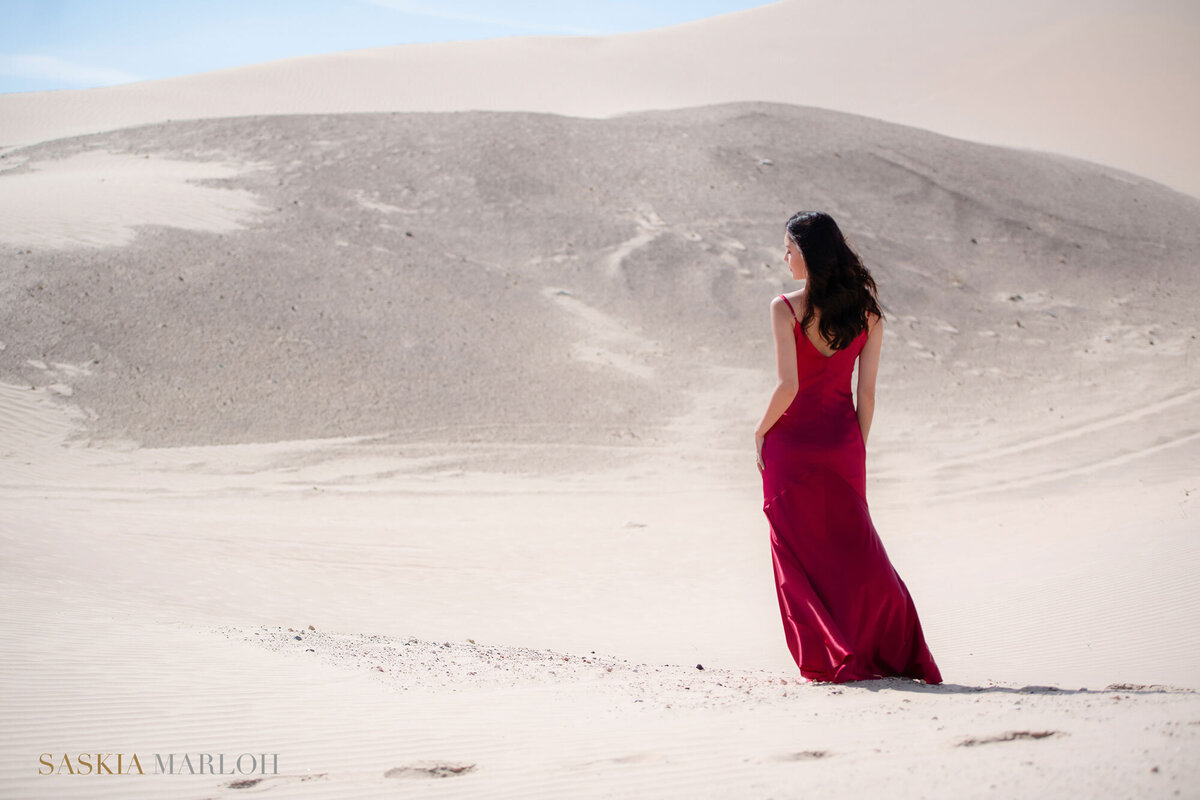 Abu Dhabi Al Wathba desert Woman in red dress Photo Session by female  Abu Dhabi Wedding Photographer Saskia Marloh Photos Couple Session by female  Abu Dhabi Wedding Photographer Saskia Marloh