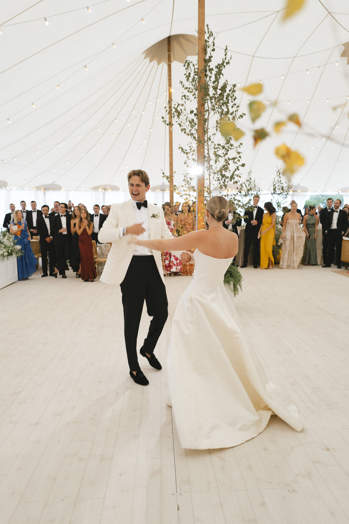 Marthas-vineyard-wedding-planner-kg-events-design-luxury-destination-weddings-private-events-corporate-events-edgartown-ma-event-designer-outdoor-tented-wedding-reception-island-wedding-vogue-wedding-pohogonot-204