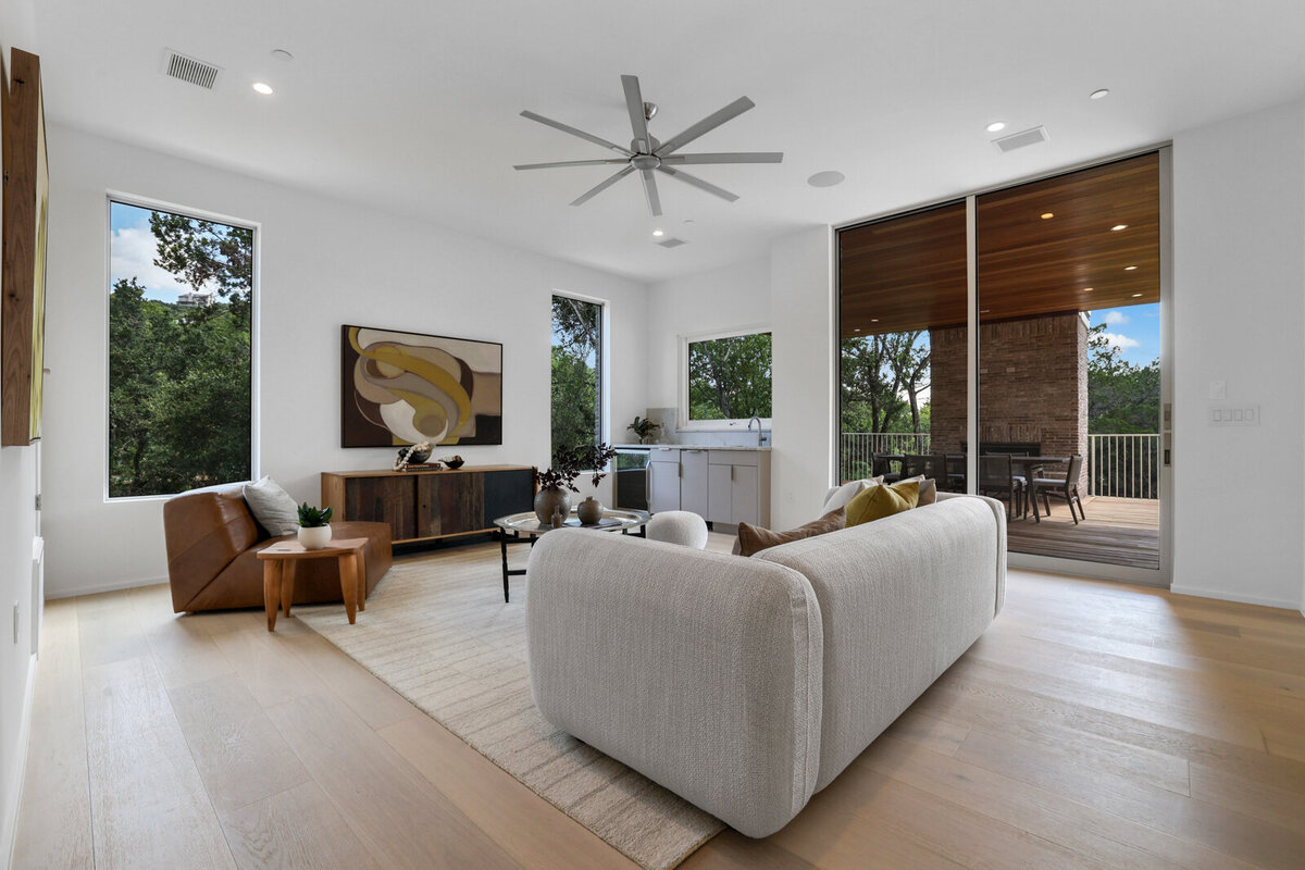 2707-toro-canyon-living-7