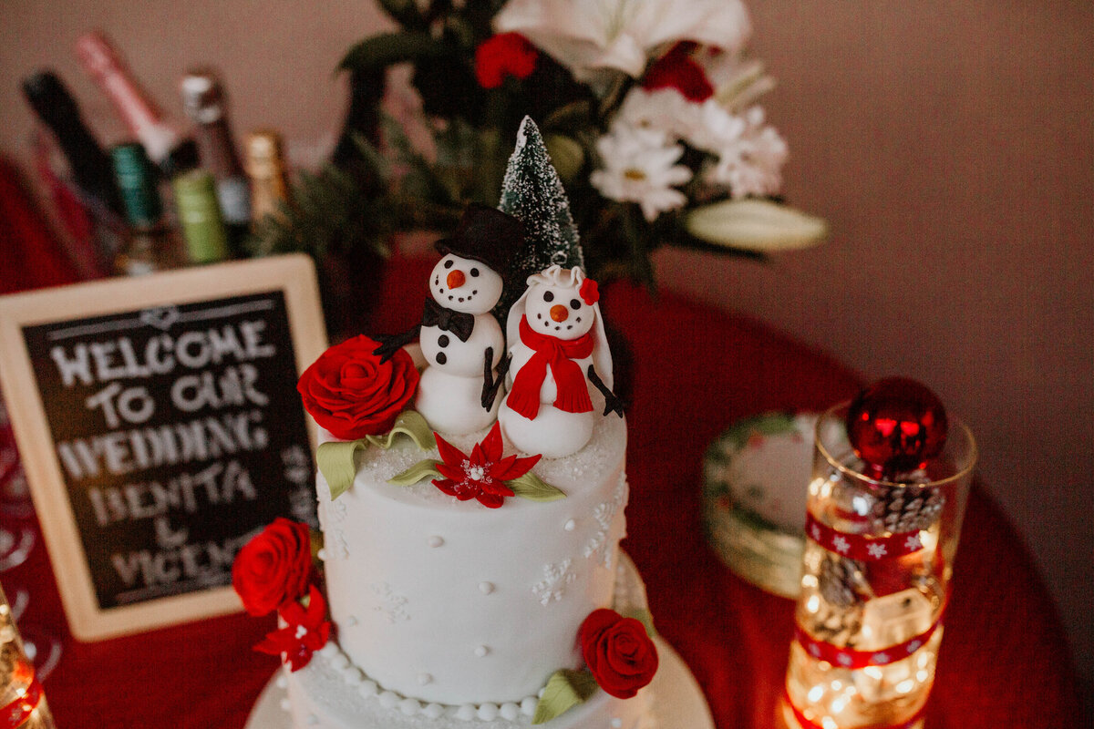 snowman wedding cake