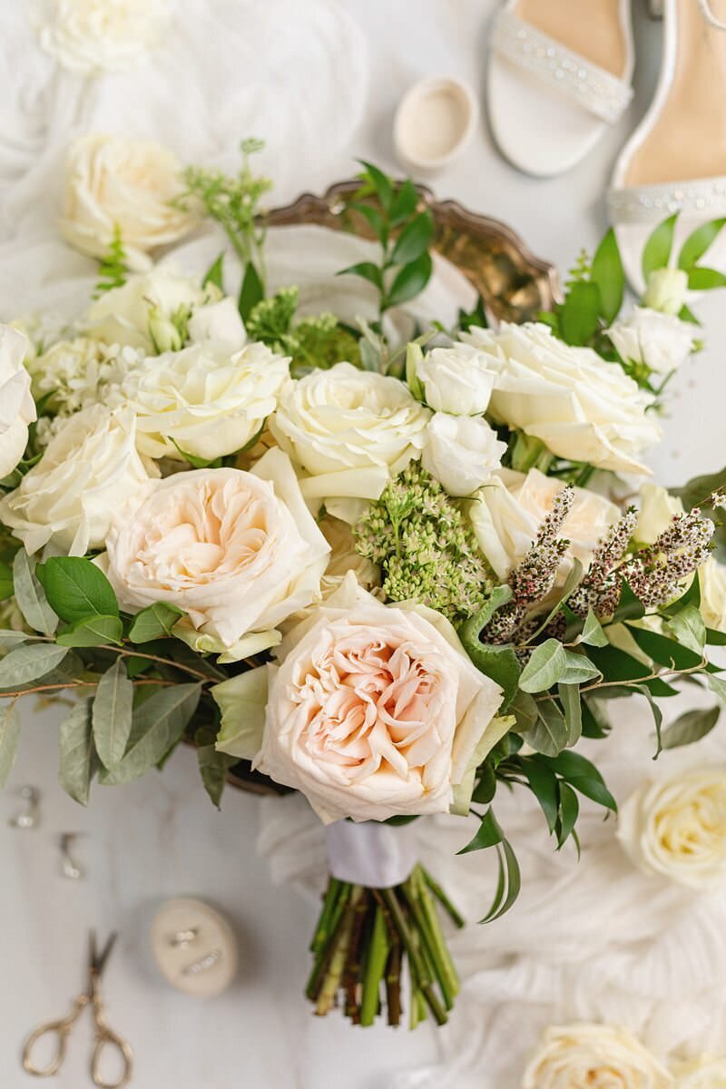 Classic Wedding at City Church of Evansville with Reception at ECC012