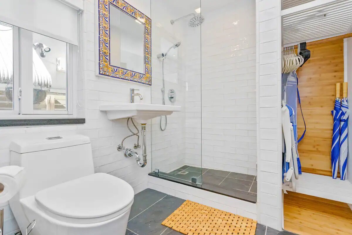 Bathroom 1 (2)