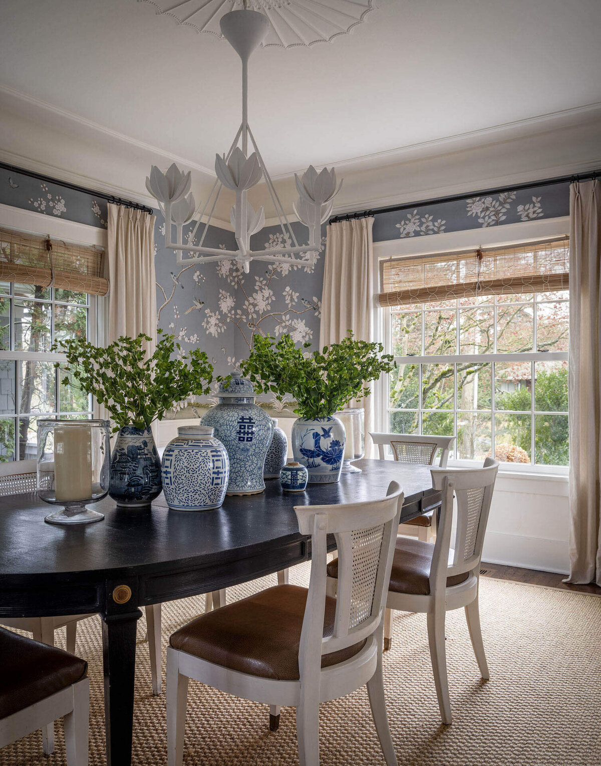 2-blue-white-chinoiserie-wallpaper-seagrass-cane-chairs