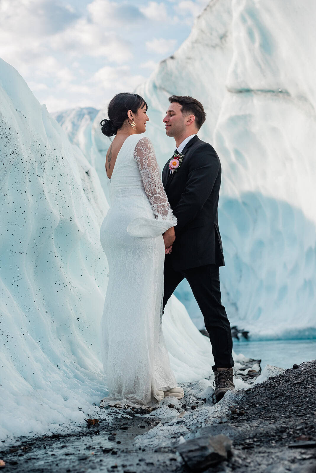 eloping-on-matanuska-glacier-Soul-and-Sky-Weddings