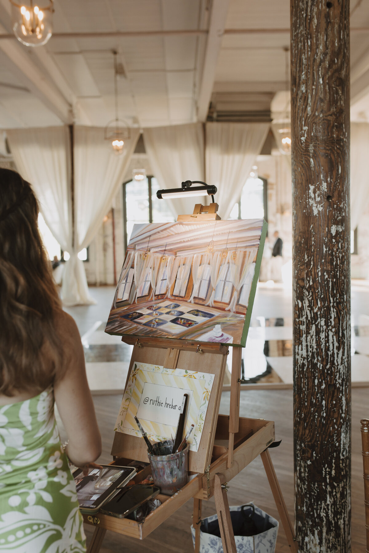live wedding painter capturing the first dance