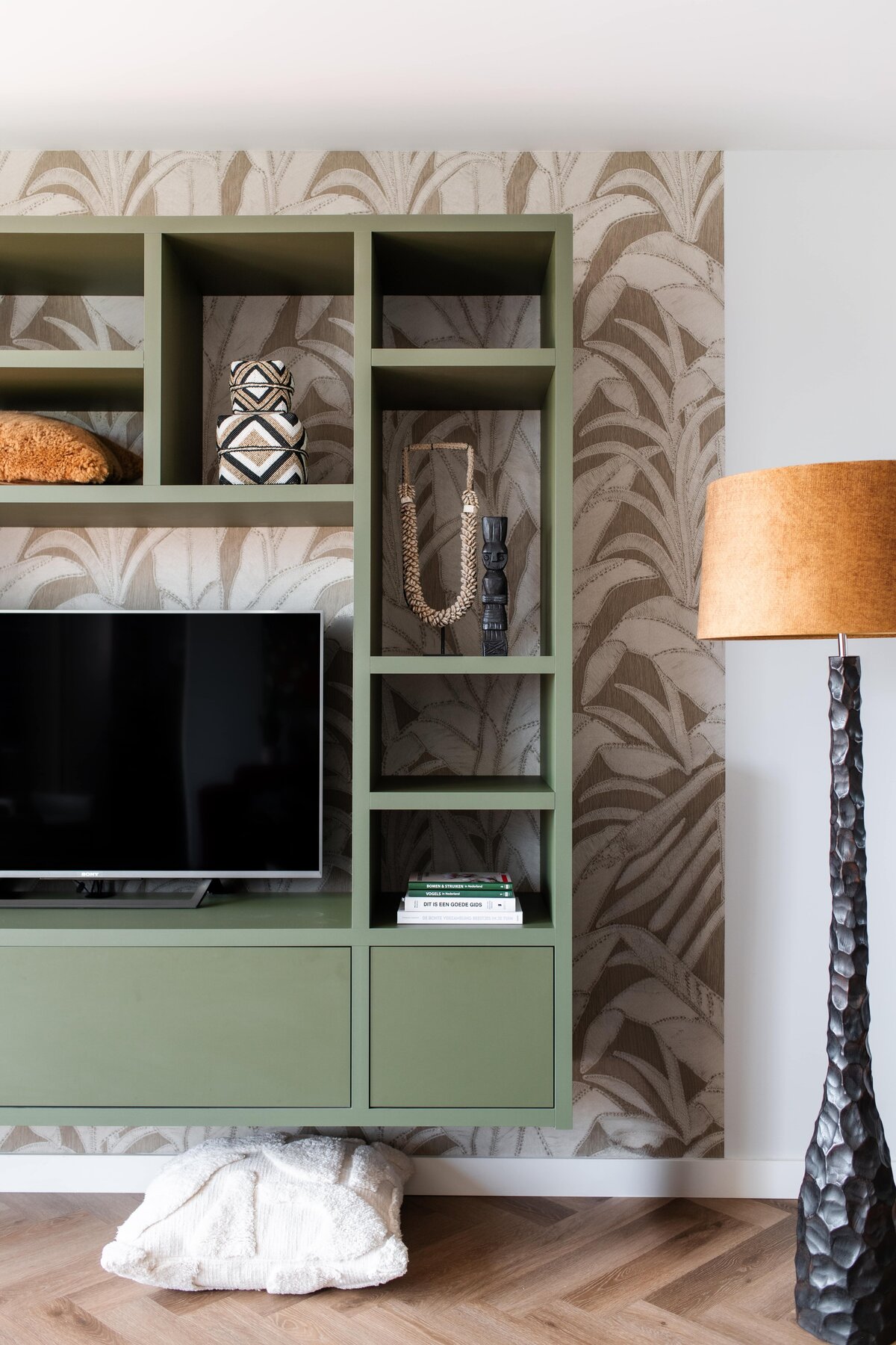 Interieurontwerp Woerden, Interieurontwerpstudio Woerden, Interieurontwerper Woerden, Interior design Woerden, Interieurstudio Woerden, Interieur ontwerpen Woerden, Interieur ontwerp Woerden, Interieurinrichting Woerden, Interieurstylist Woerden, interieurdesign Woerden, Interieuradvies Woerden, Badkamer Woerden, Keukenontwerp Woerden, Kookeiland Woerden, Toilet Woerden, Arte Behang, Ronde spiegels Woerden, Groene tegels, Zwarte tegels