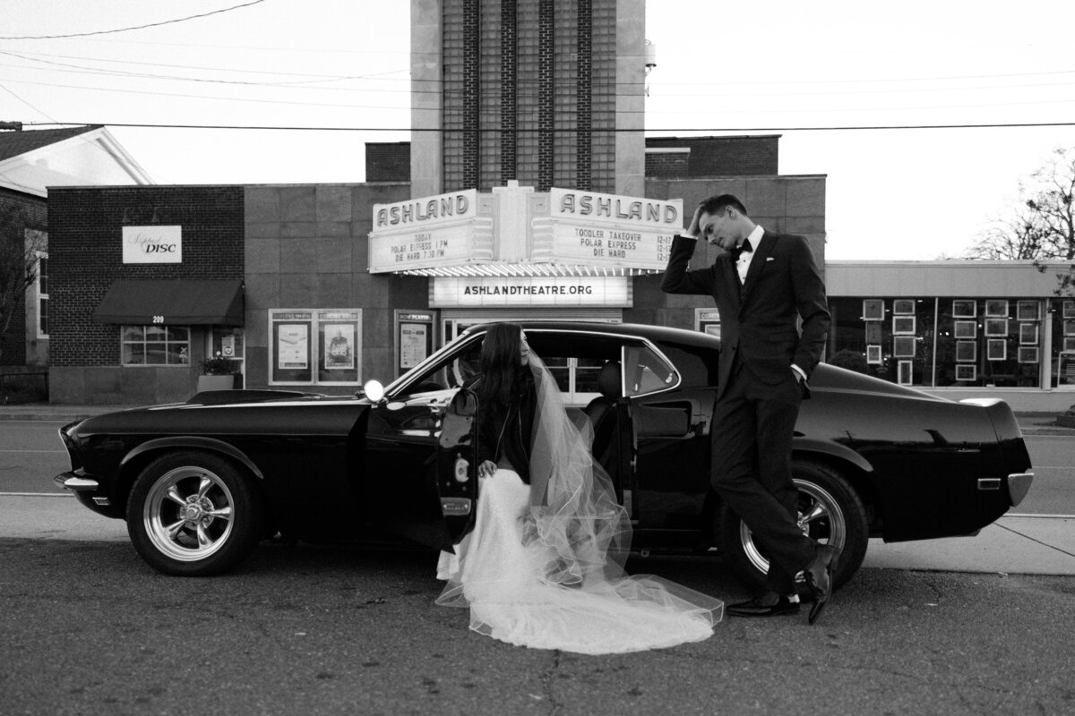 Timeless wedding shots Virginia