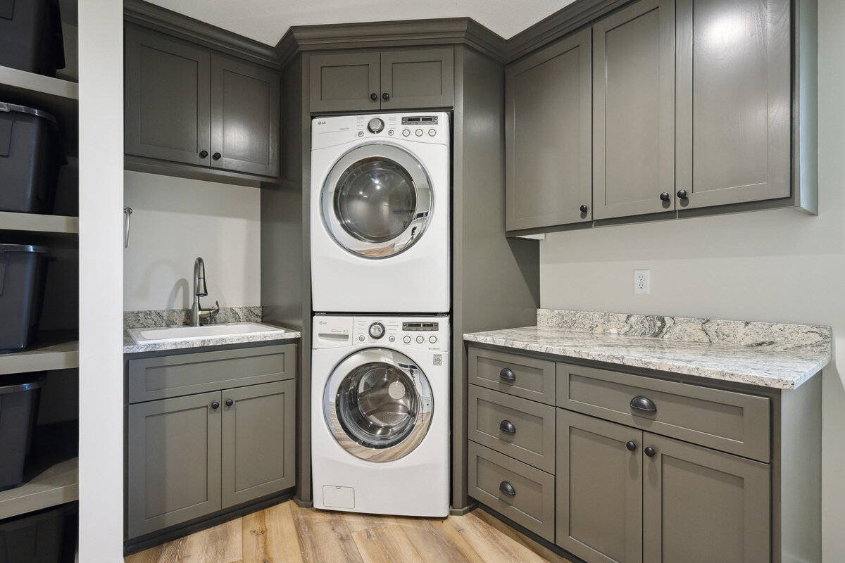 LakeWood - 12204 Hart Ave Annandale_028