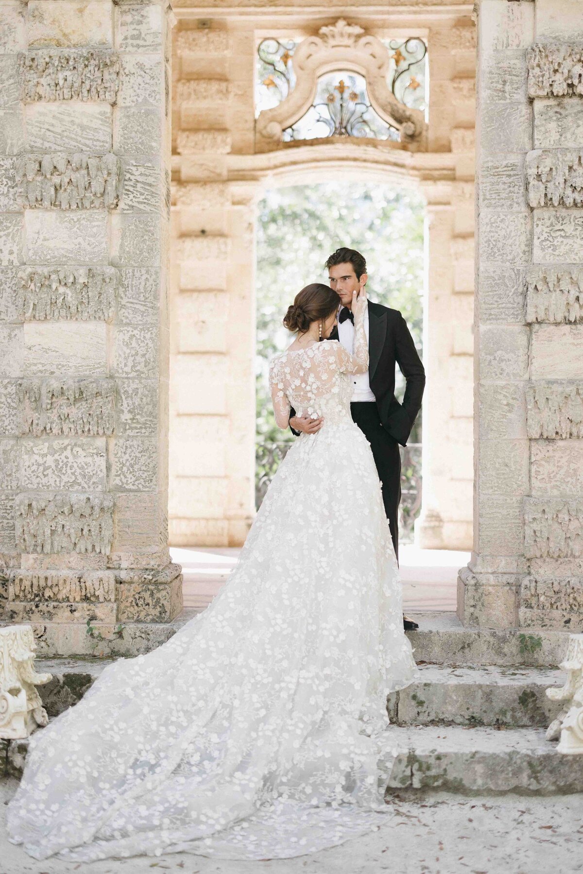 bride-and-groom-ethereal-wedding-portraits-at-vizcaya-gardens