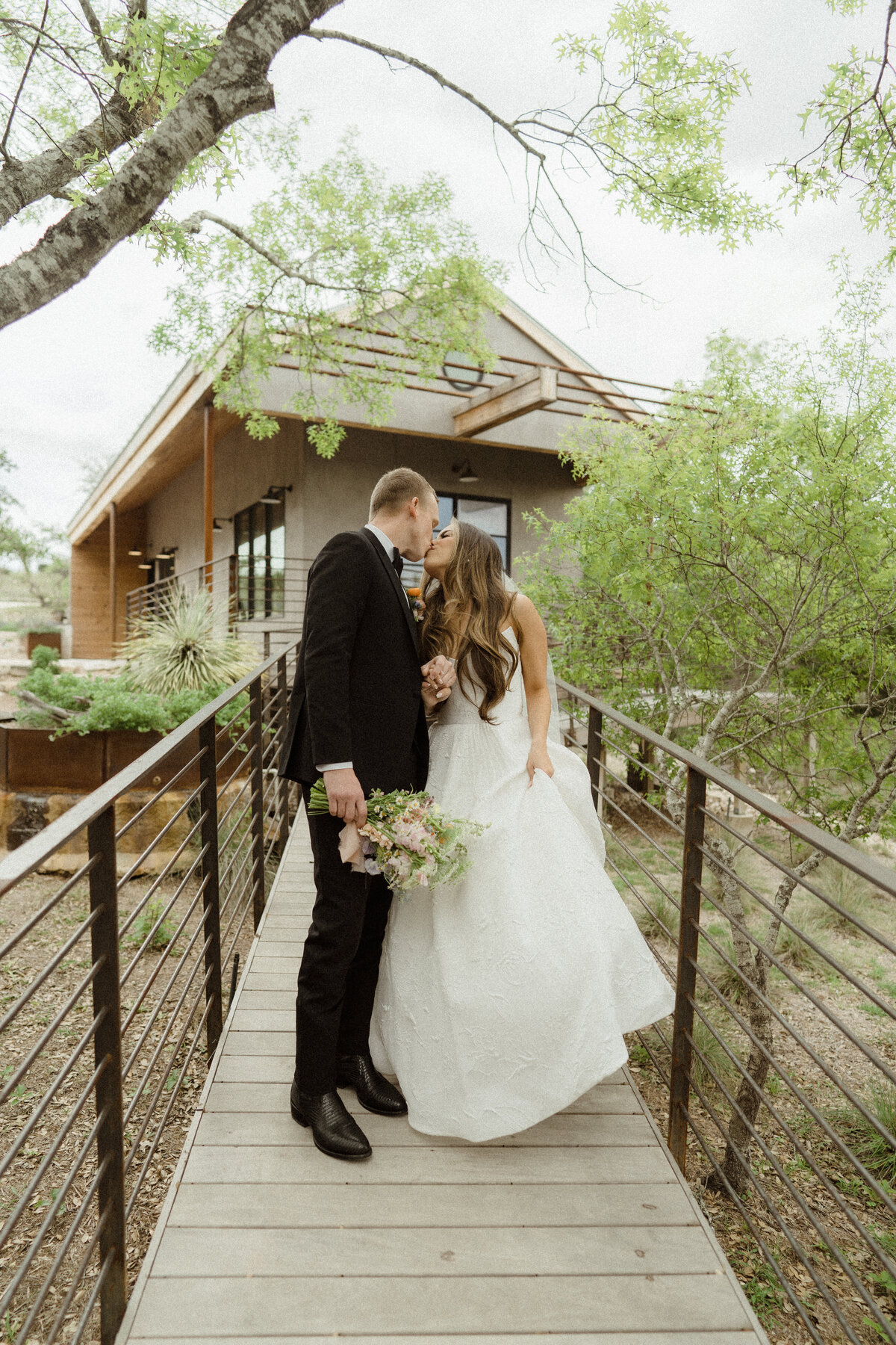 C&R_WED-302