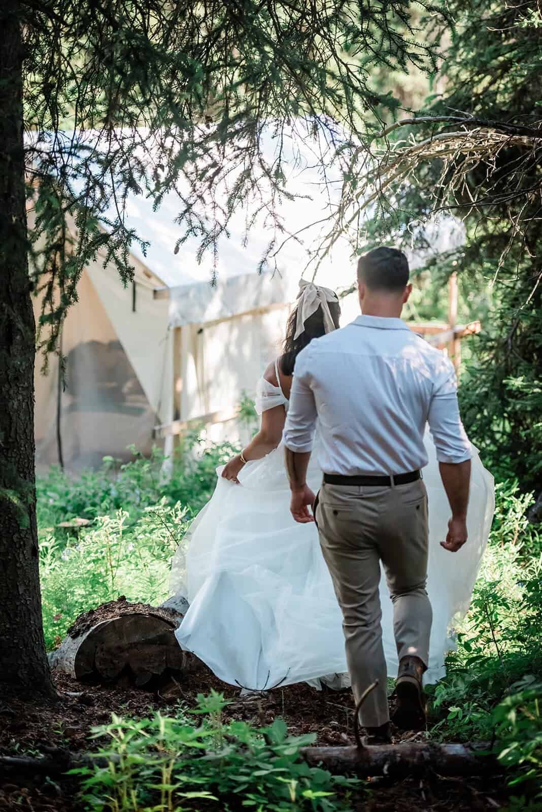 best-photographer-for-a-romantic-elopement-wedding-in-Alaska-Soul-and-Sky-Weddings