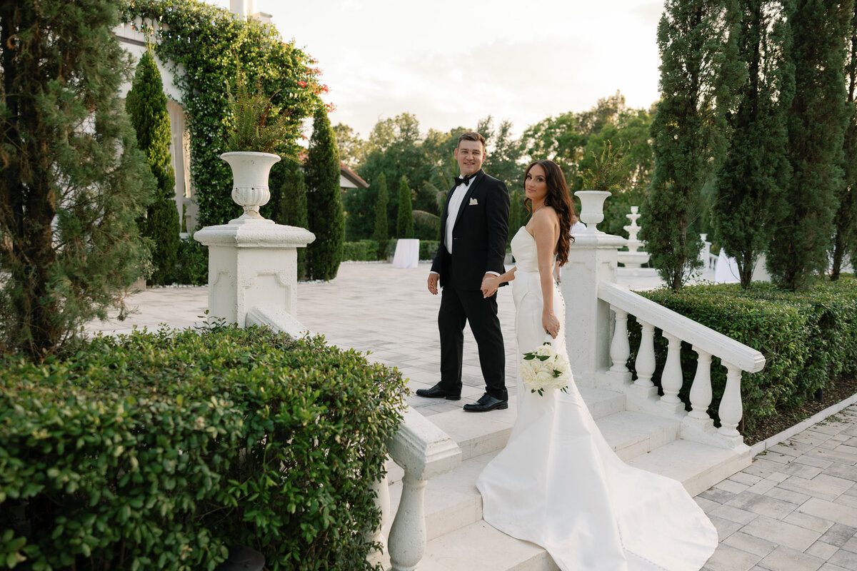 Romantic golden hour portraits of bride and groom at La Casa Toscana