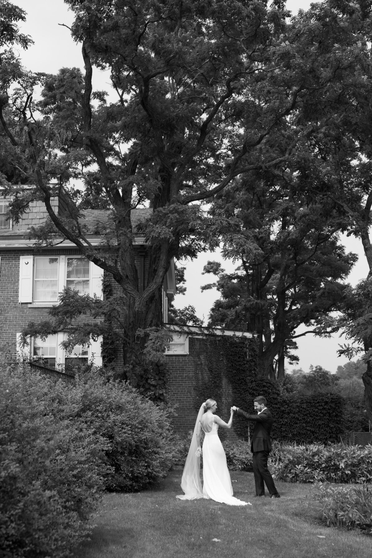 brickhouseshelburnemuseumwedding-JuliaLuckettPhotography-139