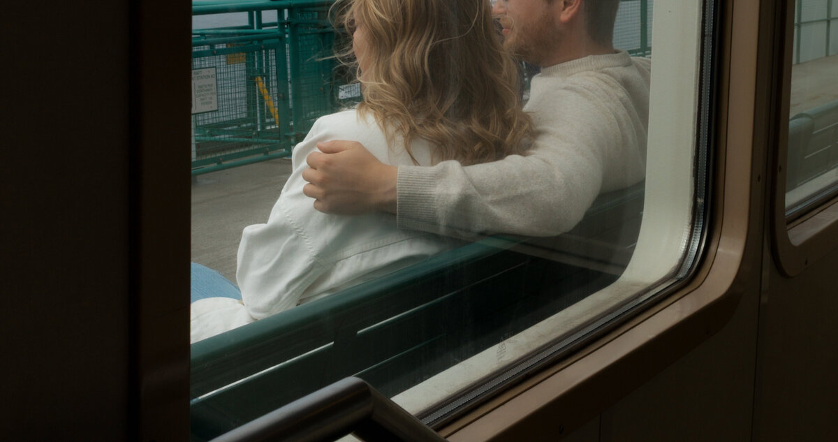 SeattleFerryCouplesPhotography58