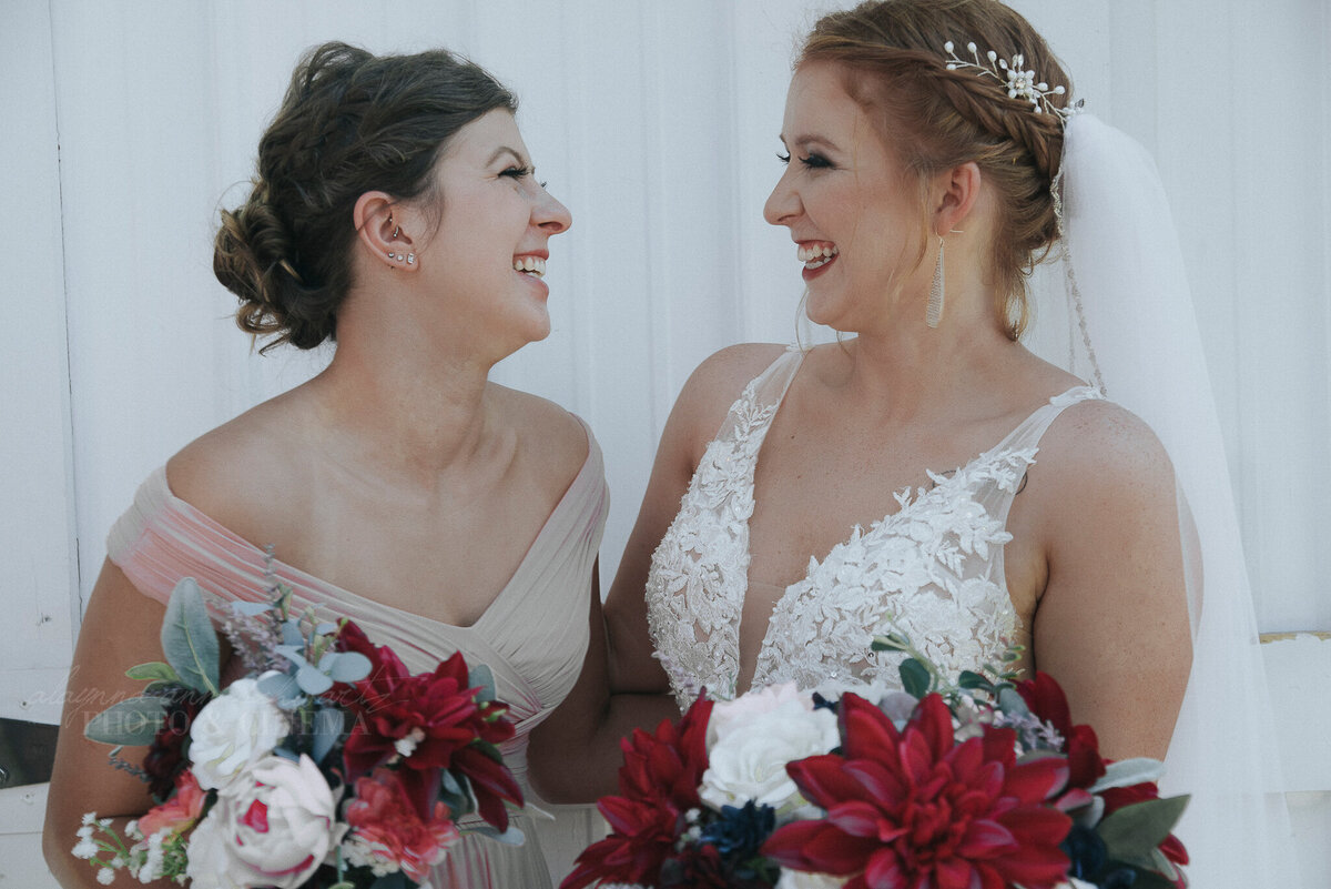 bridal party _ alaynna ann schwartz _ harpors vinyard _ iowa photographer _ playlife photography_0030