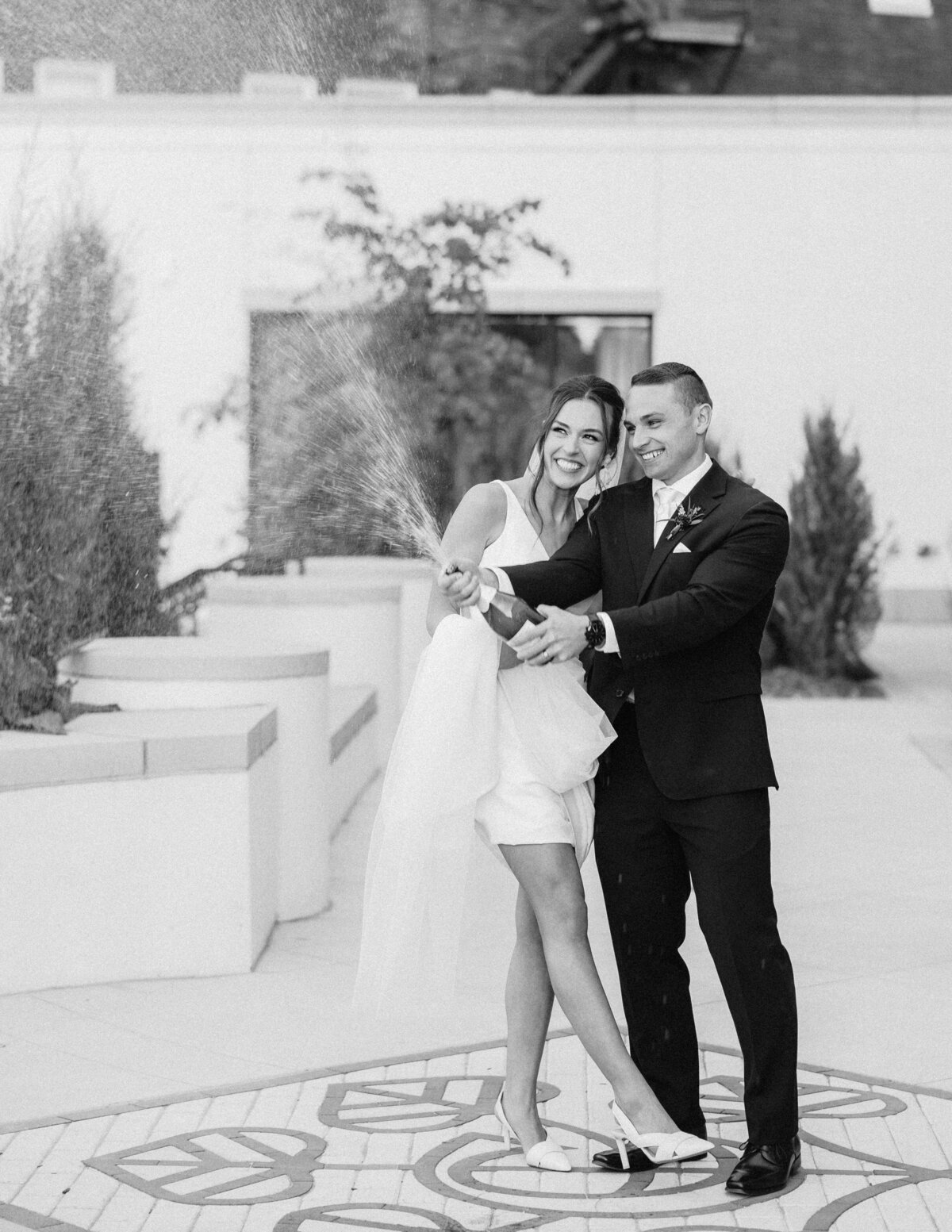 Luxury and romantic wedding photographer based in Minnesota. Specializing in simple but significant documentary wedding photography for all lovers. With a love for serving chic couples, I've had the privilege of photographing over 200 engagements, elopements, and weddings since 2018.