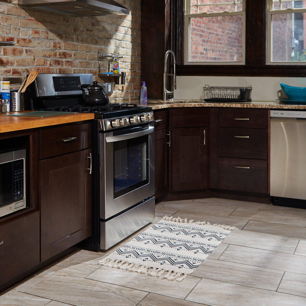 Donahue_RugWithTassels_009