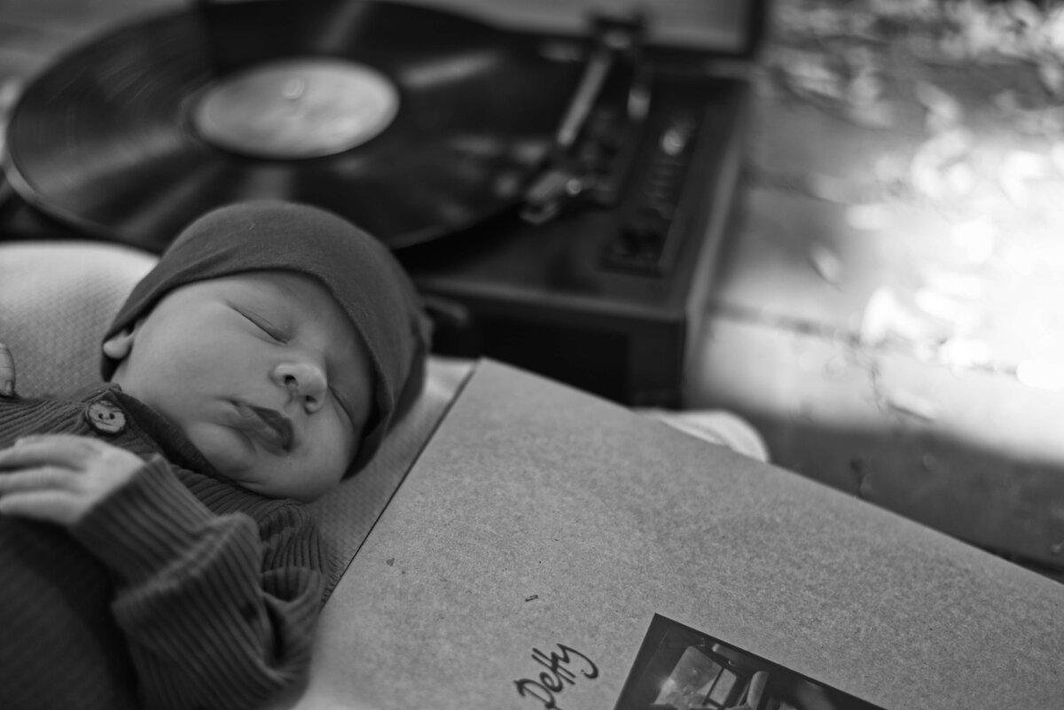 newborn-vinyl-black-and-white