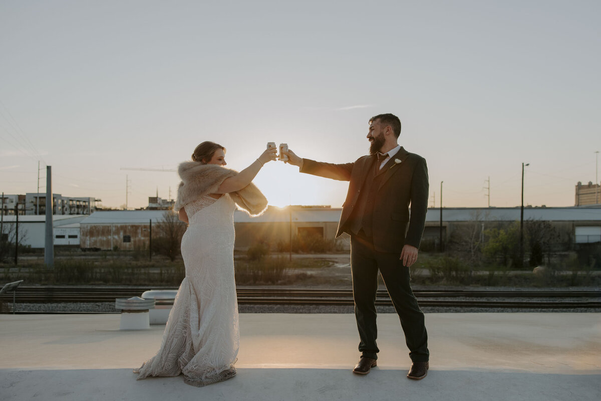 earth-to-madison-dallas-wedding-photographer-for-unique-couples100