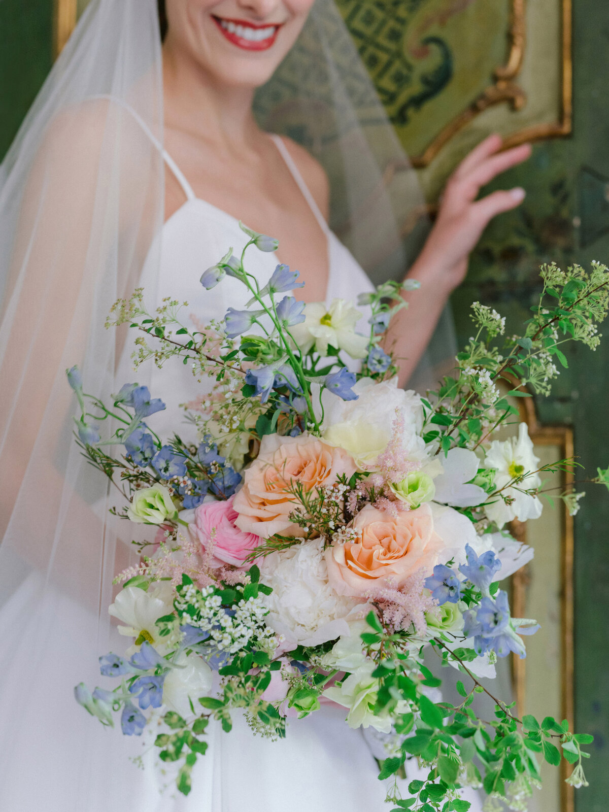 organic_spring_inspired_bridal_bouquet
