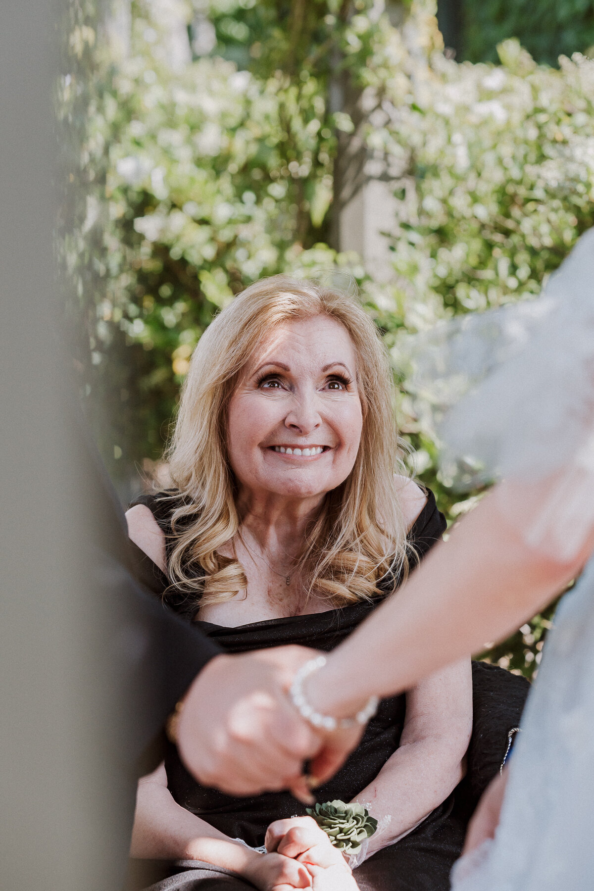 mom first look jewish ponte winery wedding temecula