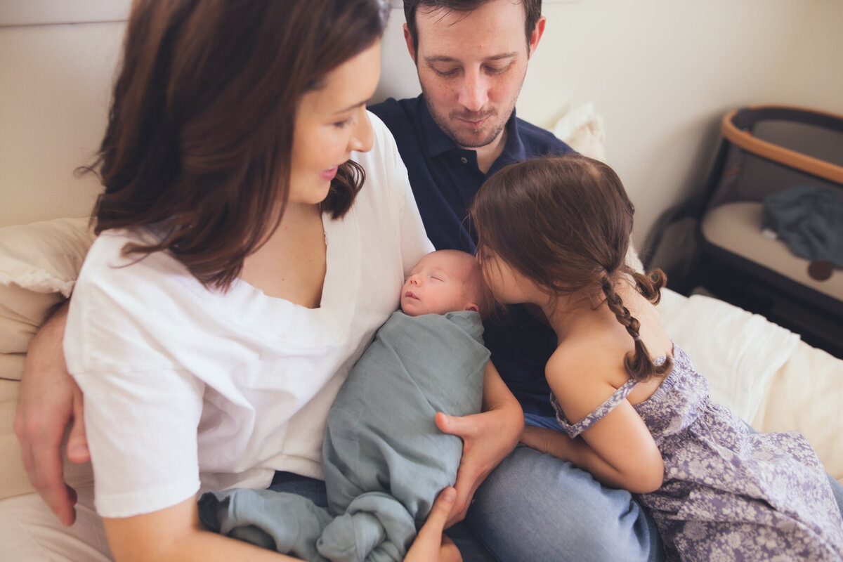 Lindsay-wilson-photography-in-home-newborn-16