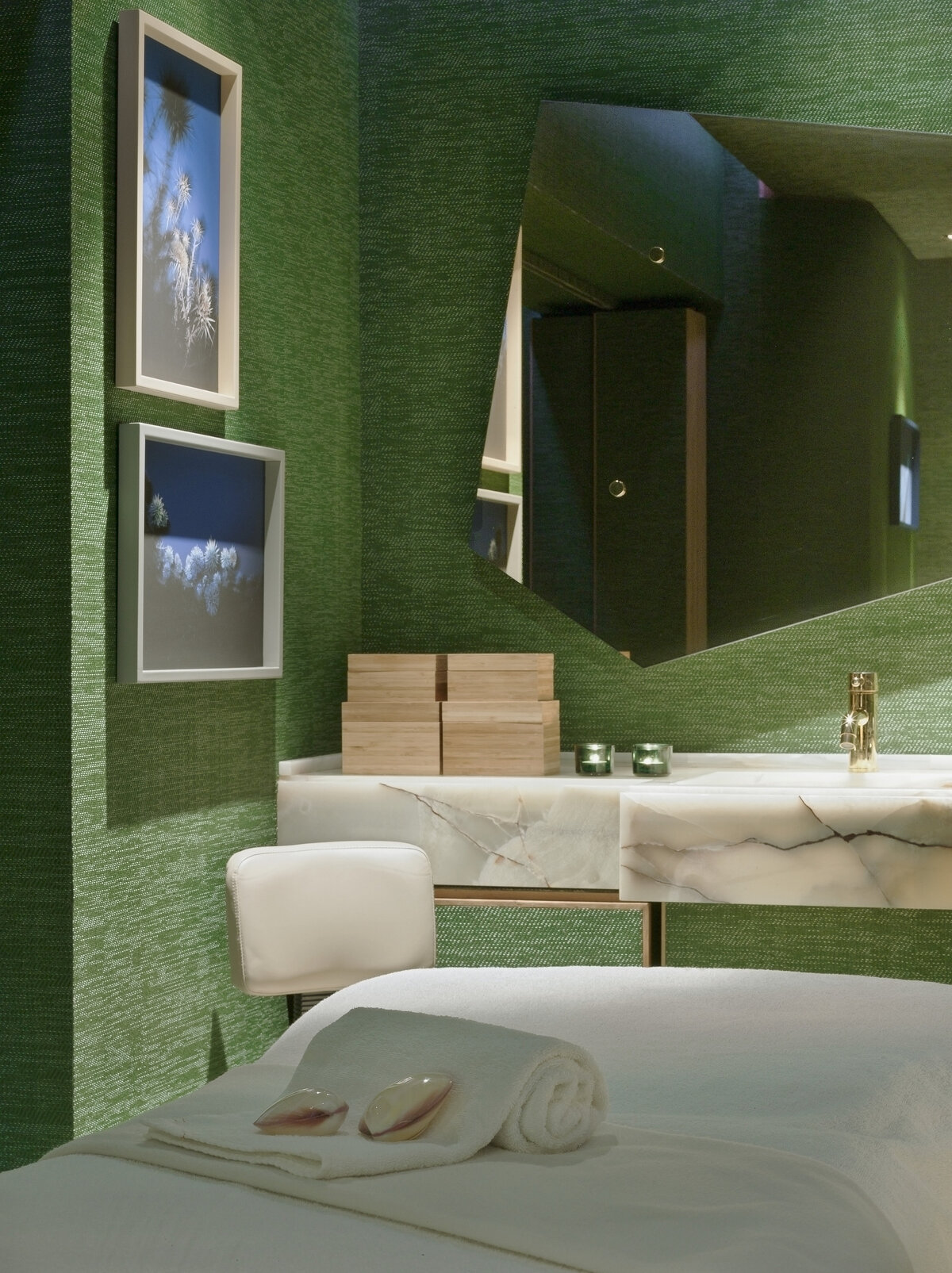 Waterstone - NEW Hotel - Athens - Luxury Boutique Hotel - NEW Hotel - New Sense, Spa Treatment Bed